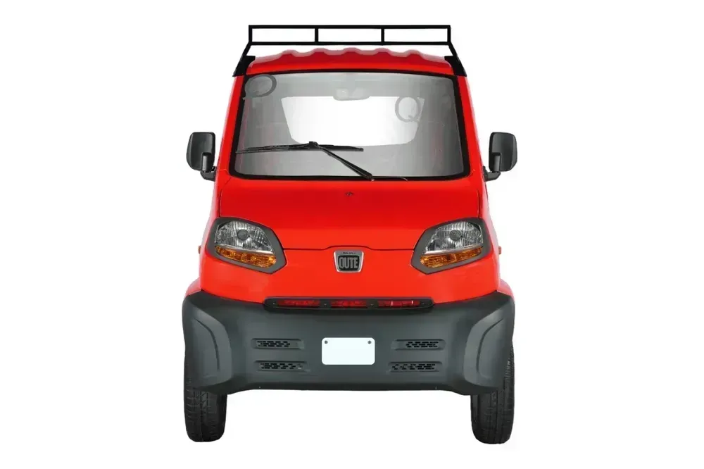 Qute Rojo 2026 electrico con motor de 13.2 HP hasta 5,500 rpm, transmision mecanica de 5 velocidades y diseño practico de 4 puertas. QUTE ROJO 2026